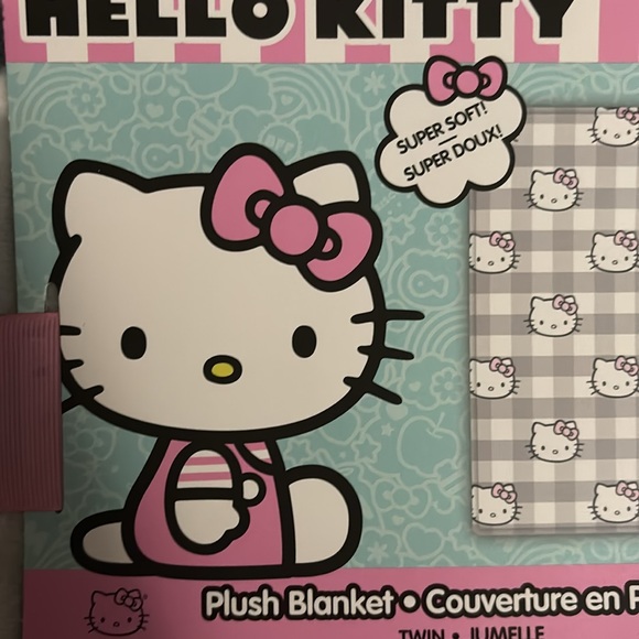 NEW Hello Kitty Plush Throw Blanket Grey With Pink Bow TWIN 60 in by 90in - Picture 3 of 3